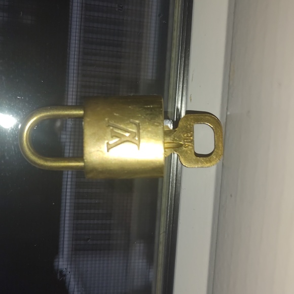 Authentic Louis Vuitton Lock & Key # 304 - Picture 4 of 9